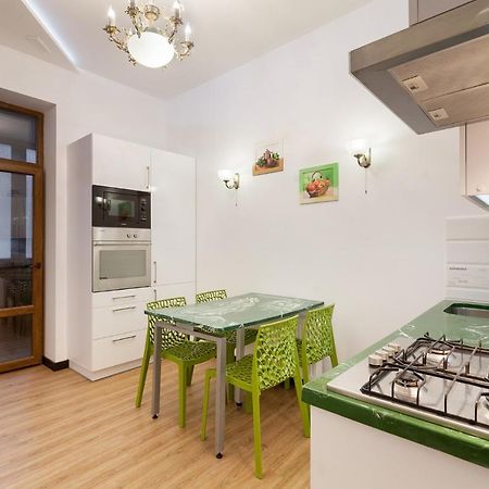 Leogrand Apartment On Doroshenka 38 Lviv Dış mekan fotoğraf